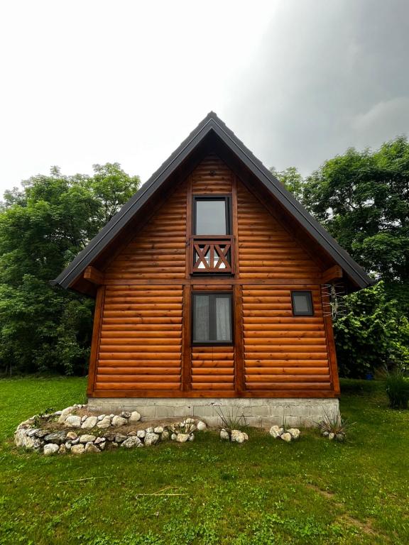 Das Gebäude in dem sich das Ferienhaus befindet