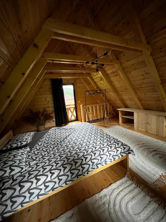Ein Bett oder Betten in einem Zimmer der Unterkunft Šum Rzava 2.0