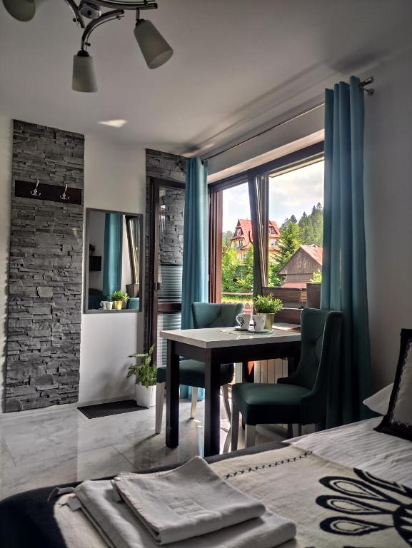 Posedenie v ubytovaní Pokoje i apartamenty u Sabiny - DOSTĘP DO JACUZZI TYLKO W WYBRANYCH OPCJACH sprawdź poniżej szczegóły rezerwacji