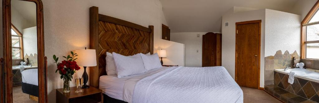 A Bear and Bison Country Inn - Camera King Con Vista In Montagna