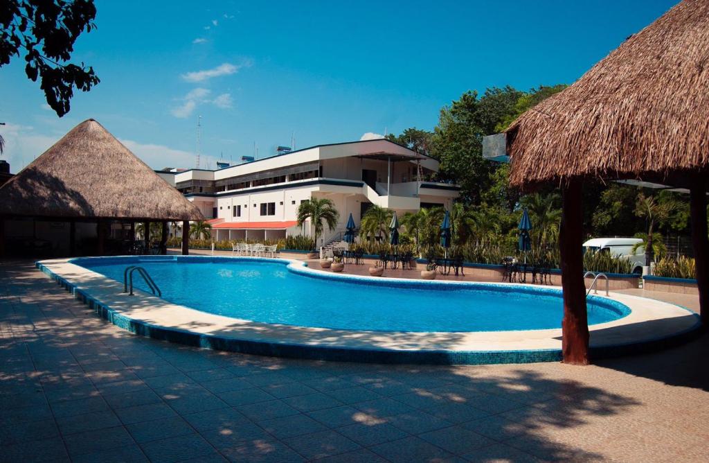 Bazén v ubytování Hotel Luna Caribe nebo v jeho okolí