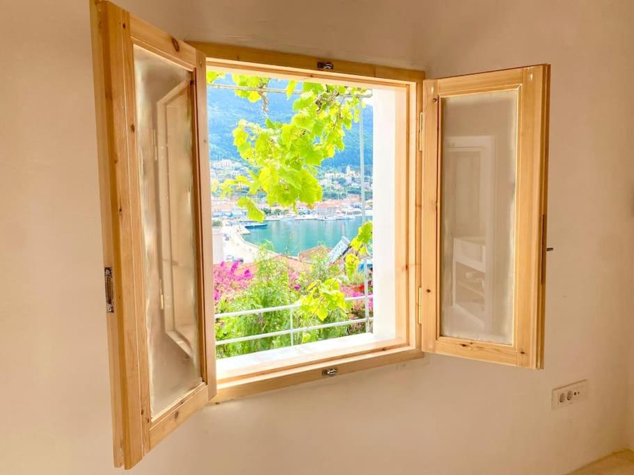 Fotografie z fotogalerie ubytování Stylish Vathy Studio with Sea View v destinaci Ithaka