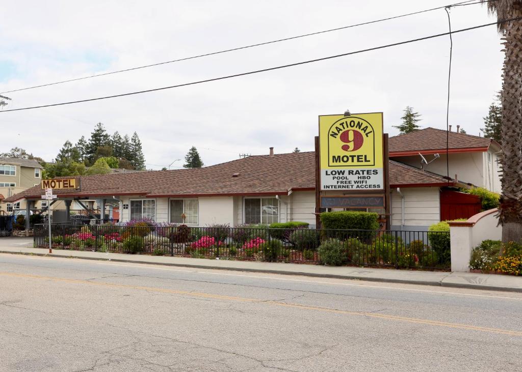 a motel on the side of a street at National 9 Motel in Santa Cruz