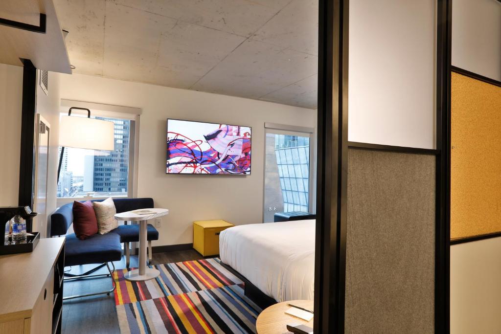 Aloft Chicago Mag Mile - King Room