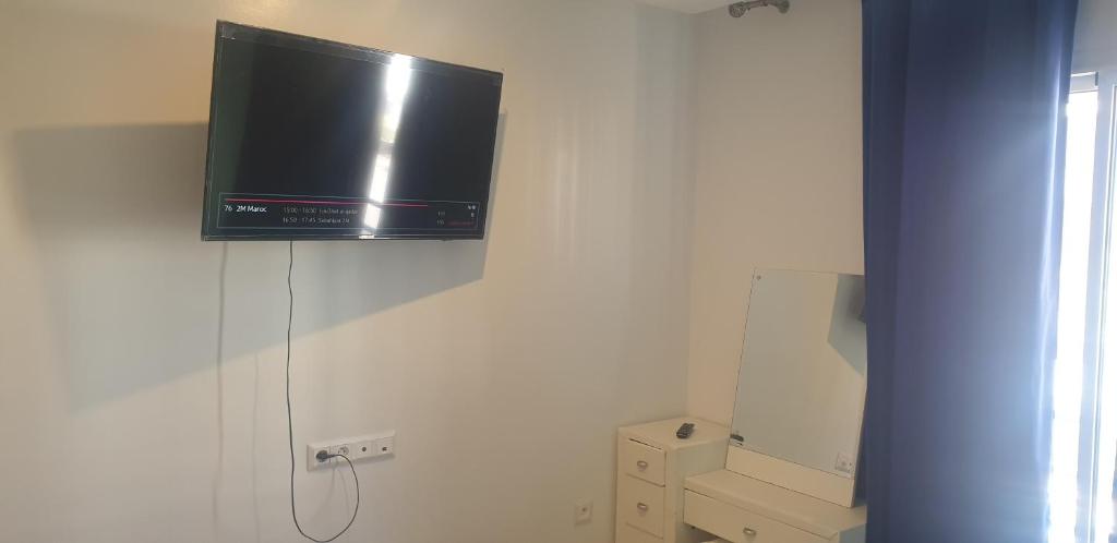 TV a/nebo společenská místnost v ubytování Coralia Bel F3 clim wifi parking privé Iptv