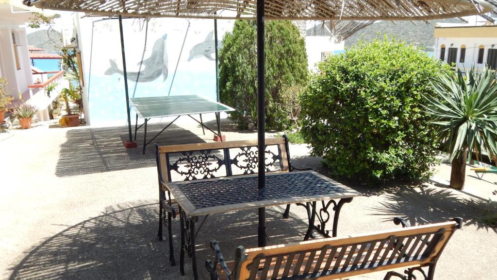 Patio nebo venkovní prostory v ubytování Milos Apartments