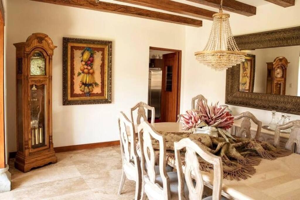 Posezení v ubytování Lujosa Casa Guayllabamba - Gym Jacuzzi Piscina