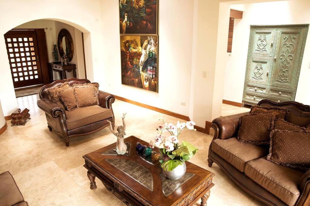 Posezení v ubytování Lujosa Casa Guayllabamba - Gym Jacuzzi Piscina