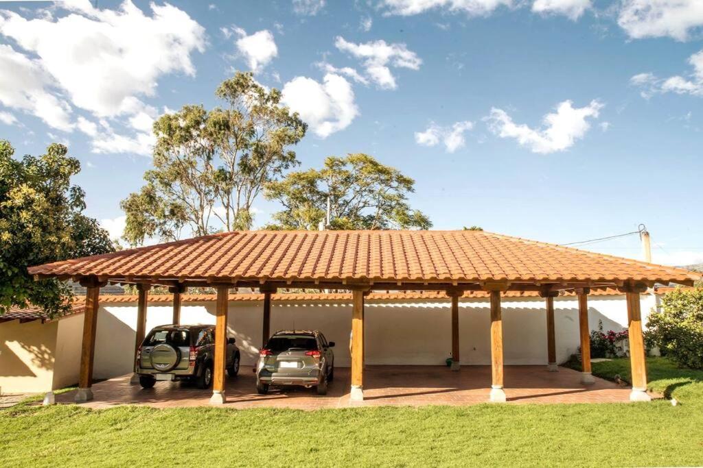 Zahrada ubytování Lujosa Casa Guayllabamba - Gym Jacuzzi Piscina