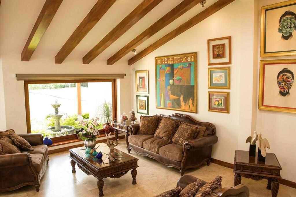 Posezení v ubytování Lujosa Casa Guayllabamba - Gym Jacuzzi Piscina
