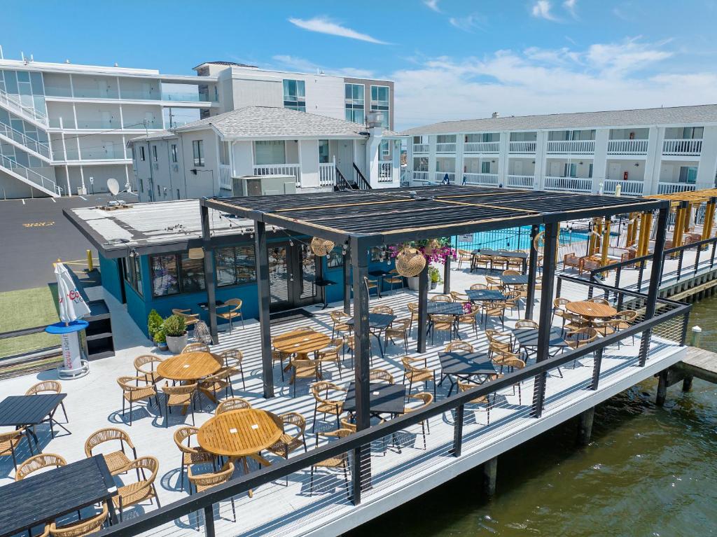 Restaurace v ubytování BeachWalk at Sea Bright