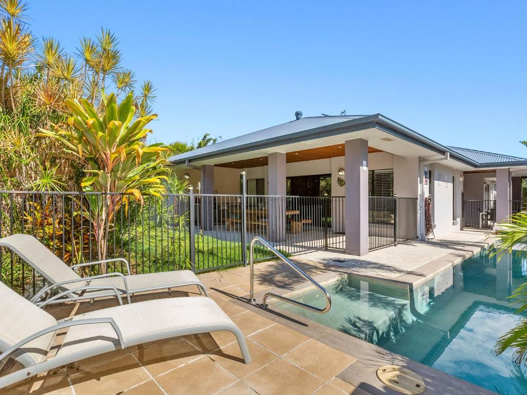 Black Rock Beach House with Pool - Holiday Home