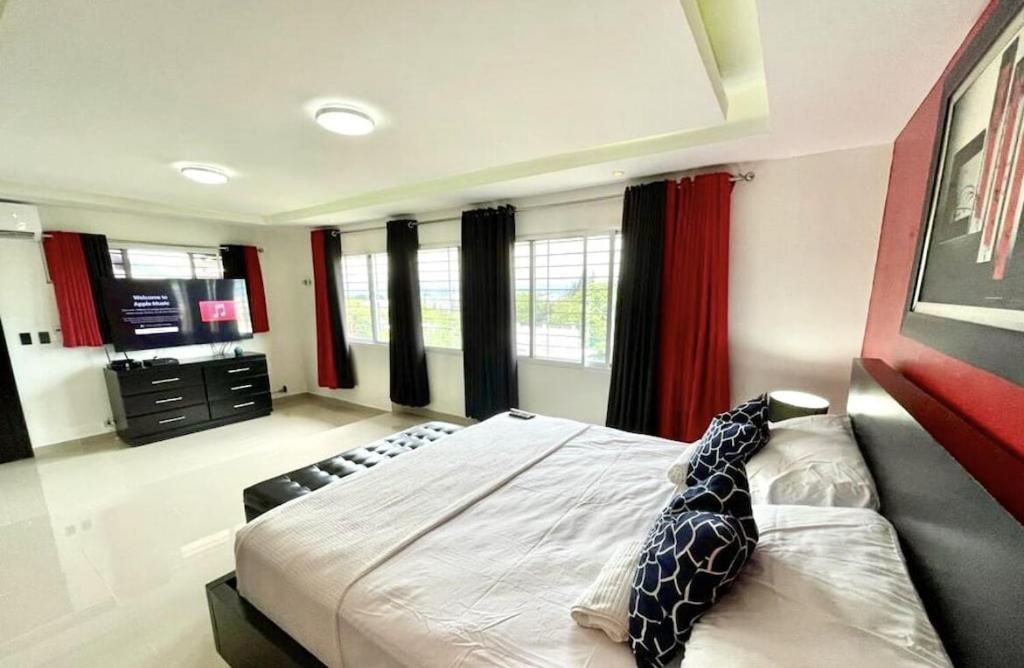 Fotografie z fotogalerie ubytování Luxury 5 Beds Penthouse - Private Hot Jacuzzi - 4 bedhrooms v destinaci Santiago de los Caballeros