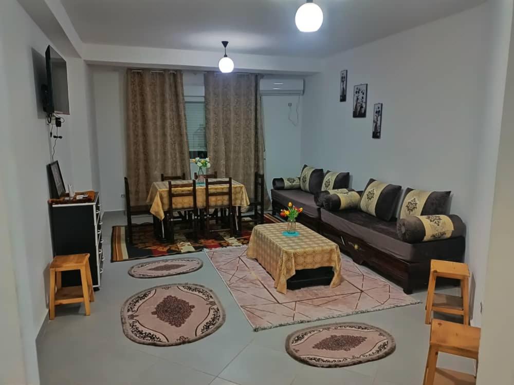 Télévision ou salle de divertissement dans l'établissement BEJAIA Location Appartements de 49 à 59eur