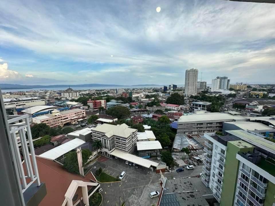 Ptičja perspektiva nastanitve Condo in Downtown Davao City