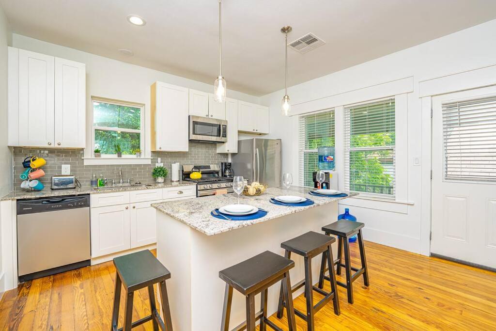 East Downtown Private Restored Historic Apartment_, Houston (updated