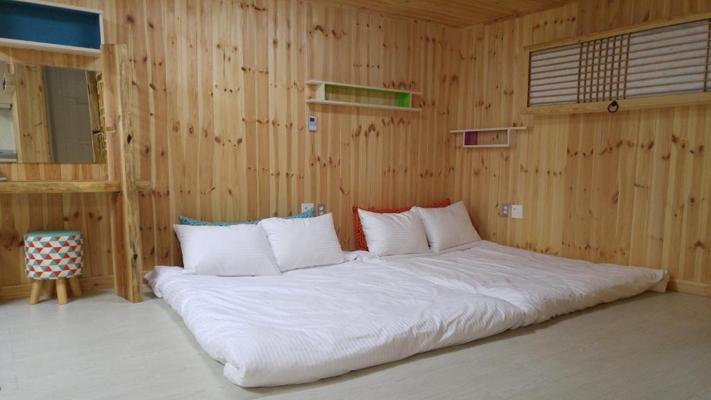 Jeju Best Hill - Studio With Balcony