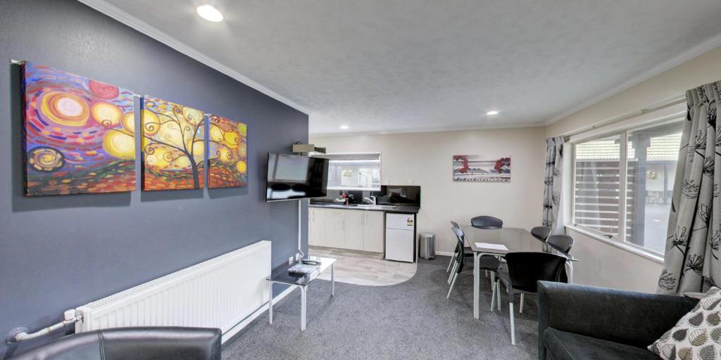 Capri on Fenton - Resim 22