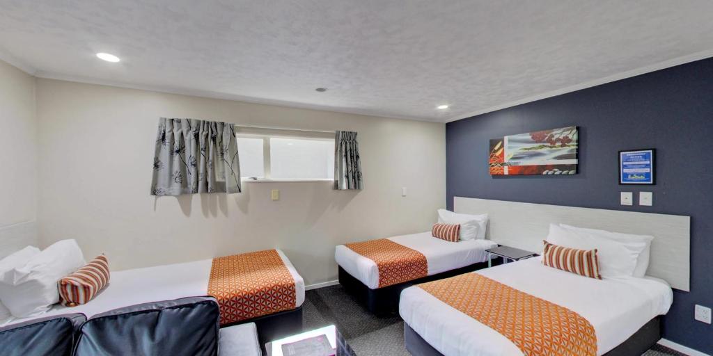 Capri on Fenton - Resim 7