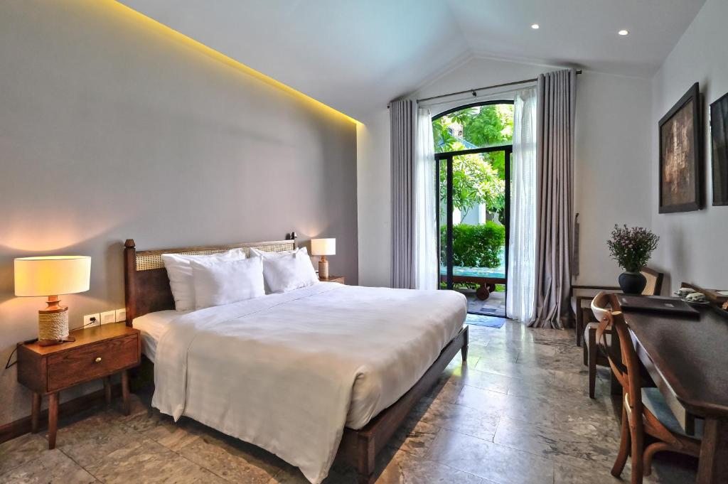 Premium Double Room with Pool Access