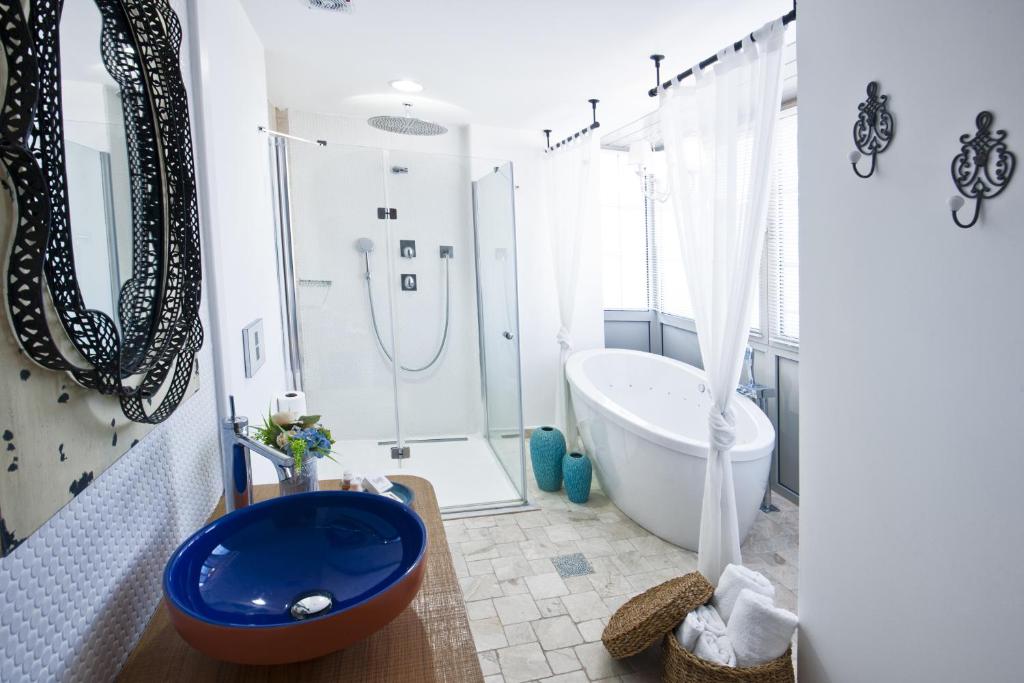 Sade Alacati Hotel - King Suite Con Terraza Y Baño De Spa