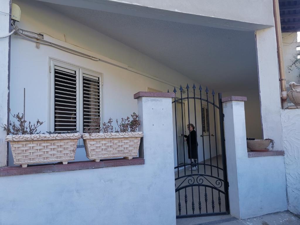 Domus Greca a Gonnesa - Spazioso Appartamento con Terrazza