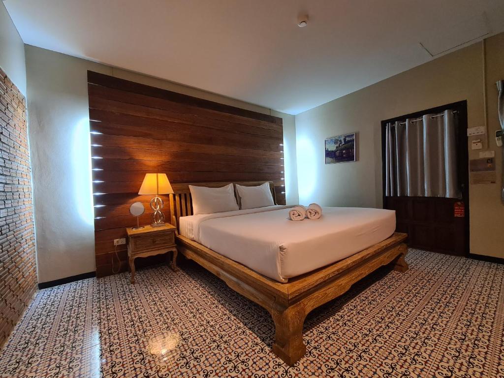 The 8 Factory Hotel Phitsanulok - Superior Double Room With Private Bathroom