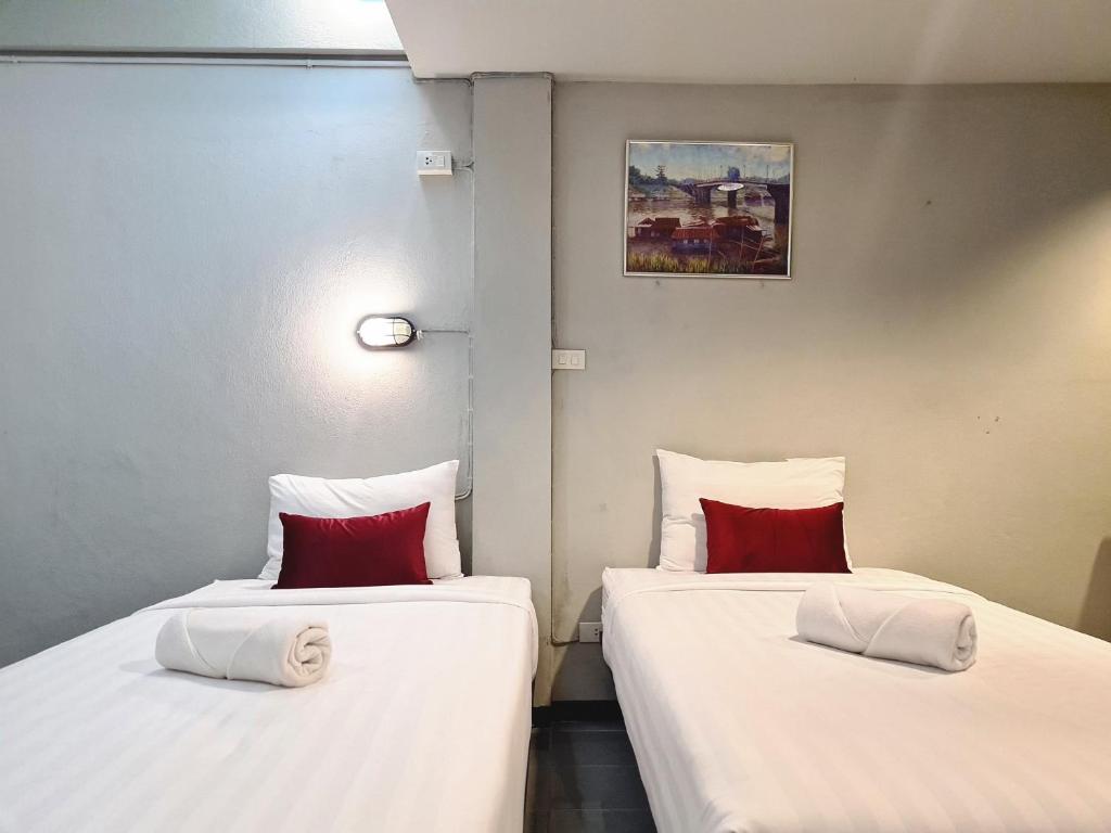 The 8 Factory Hotel Phitsanulok - Superior Twin Room With Private Bathroom