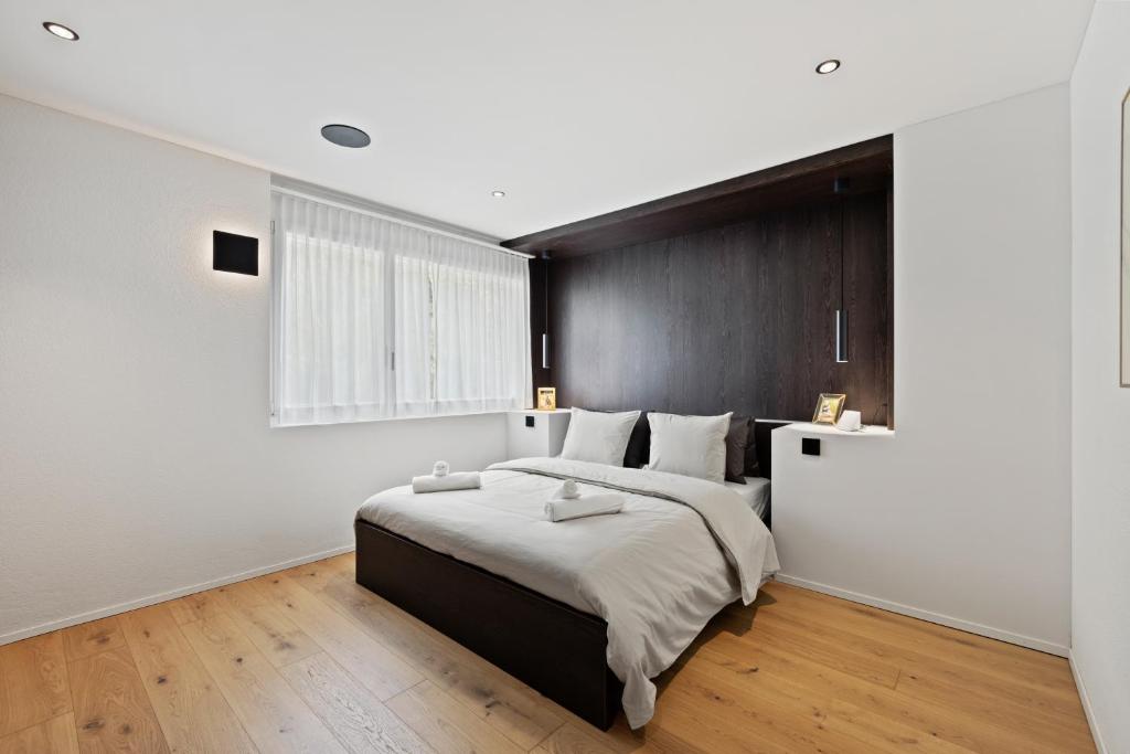 Giường trong phòng chung tại The R Apartment Uetliberg Parken - Wallbox