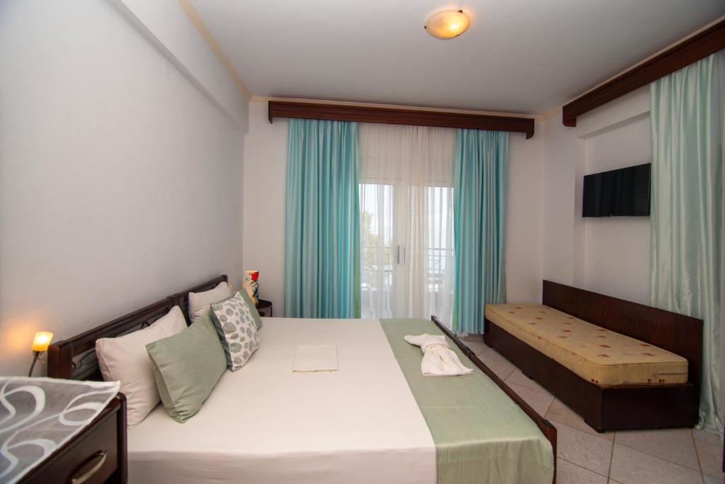 Postel nebo postele na pokoji v ubytování hotelsunnybeachgr