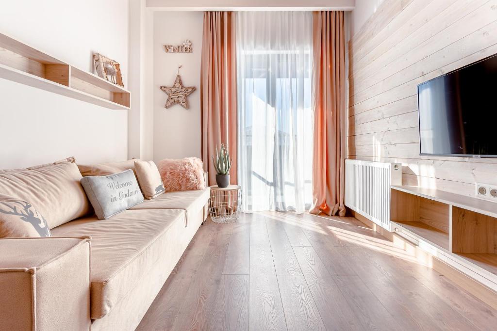 TV a/nebo společenská místnost v ubytování New Gudauri GoodHost Apartments