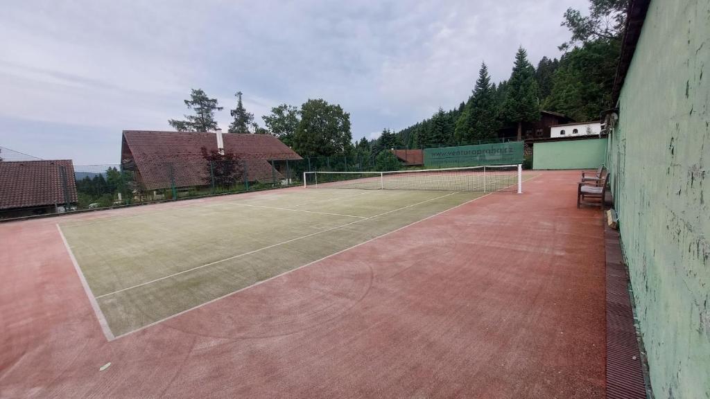 Tenis a/nebo squash v ubytování Pension Klose nebo okolí