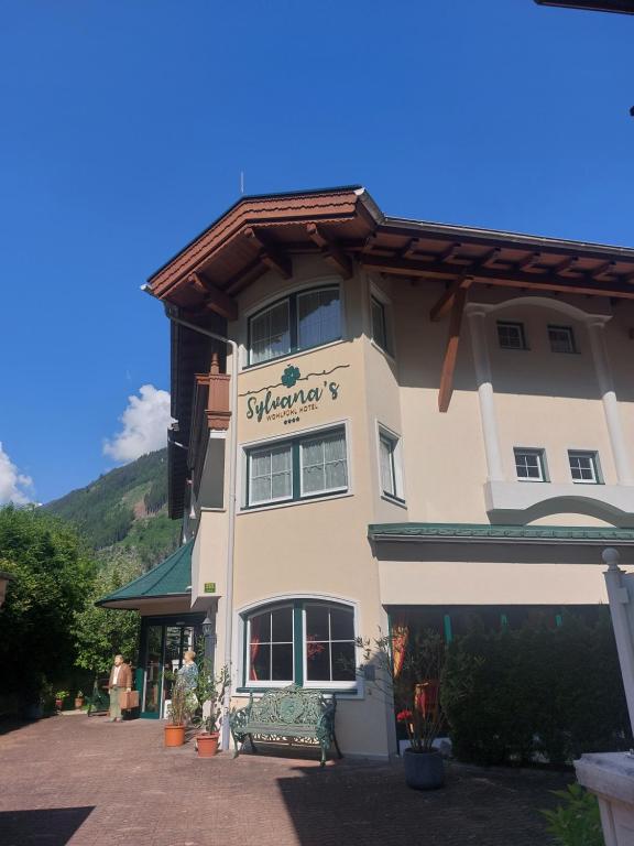 Nespecifikovaný výhled na hory nebo výhled na hory při pohledu z hotelu
