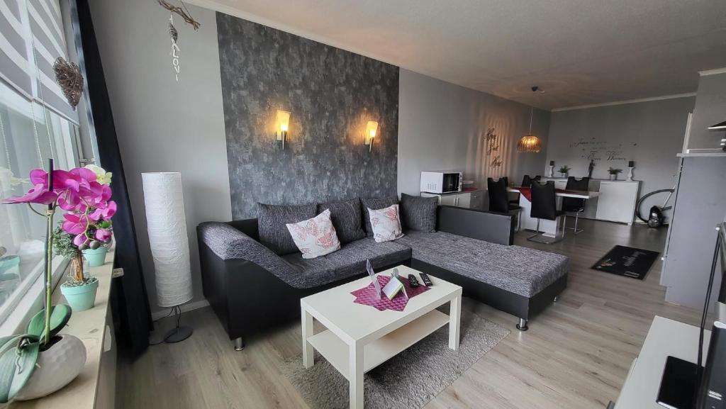 a living room with a couch and a table at Ferienwohnung Bergwichtel Hahnenklee "super Aussicht" in Hahnenklee-Bockswiese