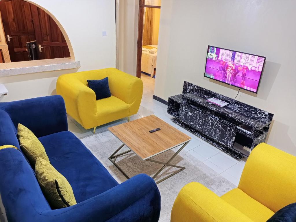 Seating area sa Nimo - One Bedroom Beachroad Furnished Apartment - Mtwapa