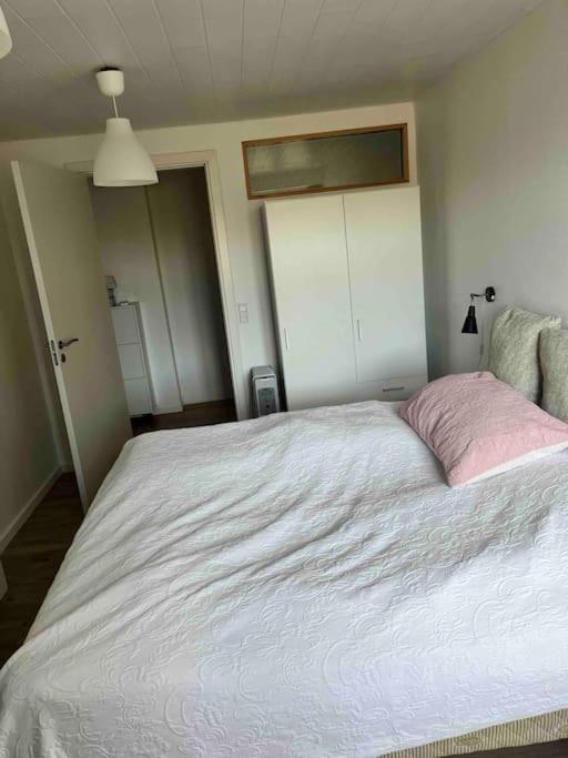 Voodi või voodid majutusasutuse Marielyst, idyllisk feriehus 800m fra torvet toas