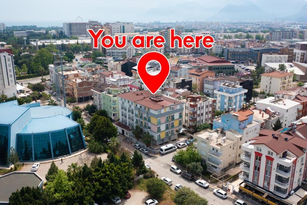 Nespecifikovaný výhled na destinaci Antalya nebo výhled na město při pohledu z apartmánu