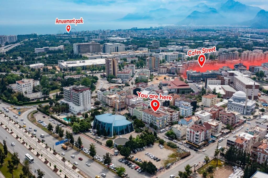 Nespecifikovaný výhled na destinaci Antalya nebo výhled na město při pohledu z apartmánu