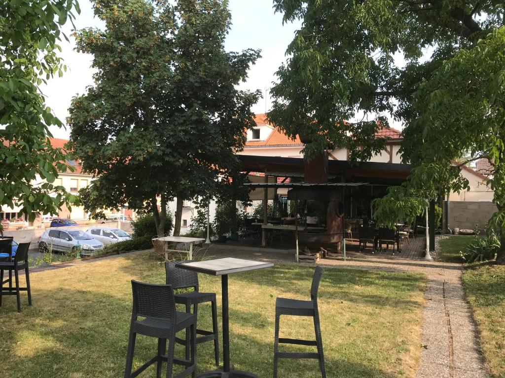 Zahrada ubytování Logis Hôtel & Restaurant - Le Floride