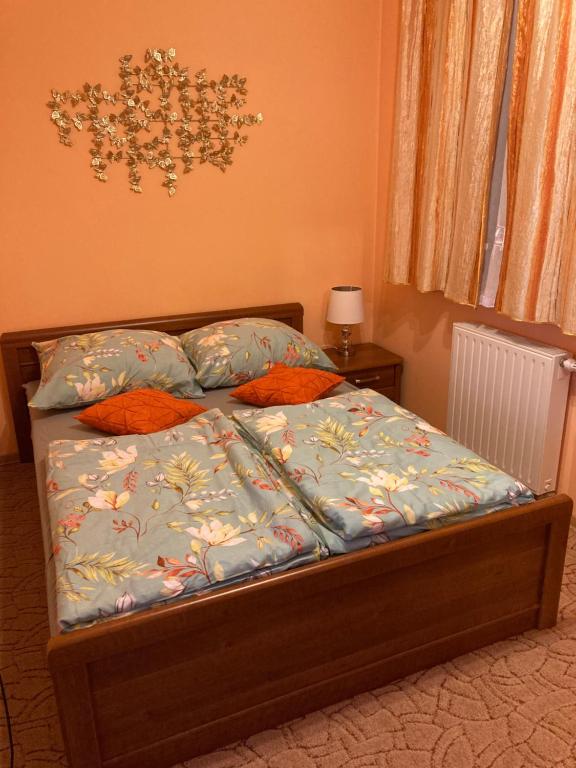 Postel nebo postele na pokoji v ubytování Apartament 2 pokoje Czarny Potok Krynica Zdrój