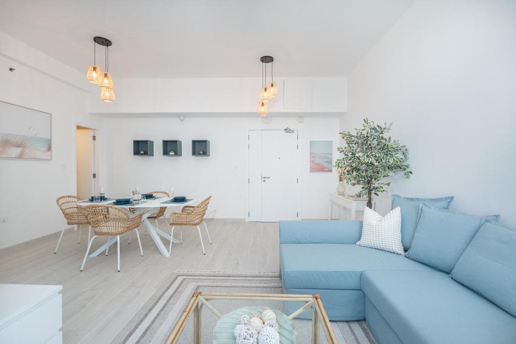 Fotografie z fotogalerie ubytování Seaside serenity Stylish Marine-Themed Apartment v Dubaji