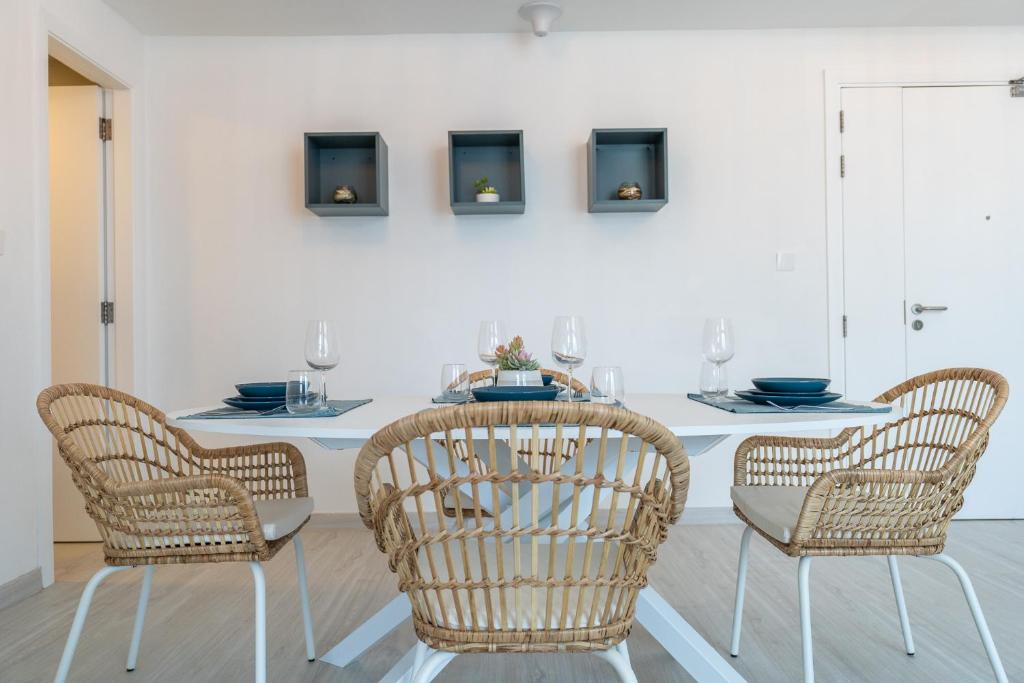 Fotografie z fotogalerie ubytování Seaside serenity Stylish Marine-Themed Apartment v Dubaji
