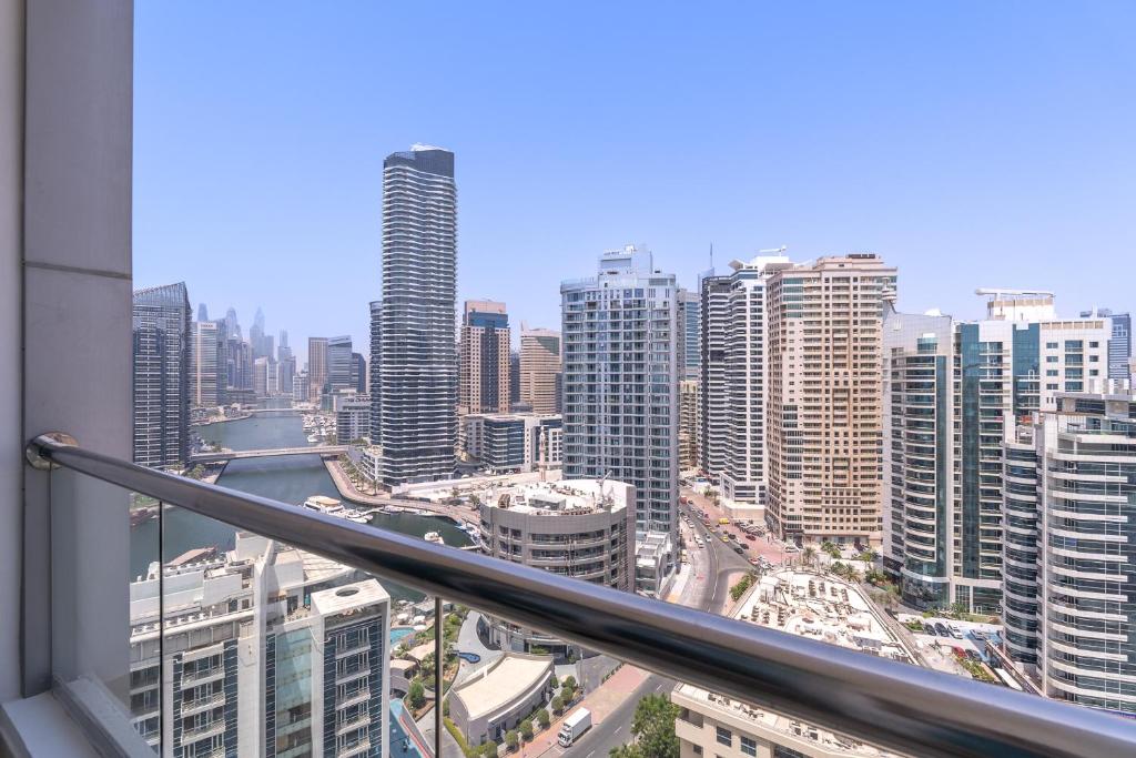 Fotografie z fotogalerie ubytování Seaside serenity Stylish Marine-Themed Apartment v Dubaji