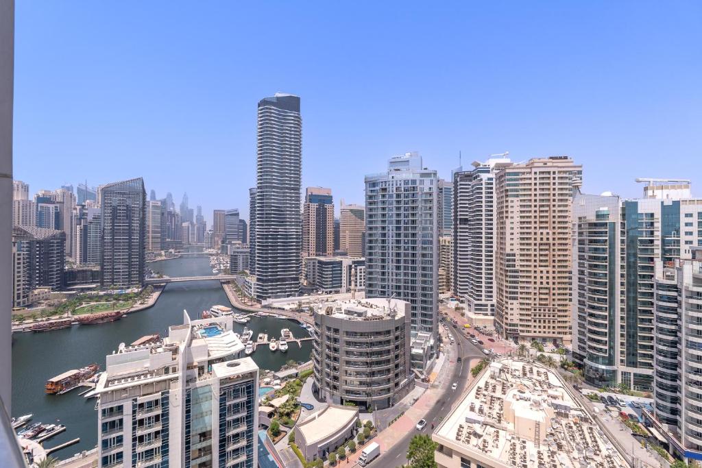 Fotografie z fotogalerie ubytování Seaside serenity Stylish Marine-Themed Apartment v Dubaji