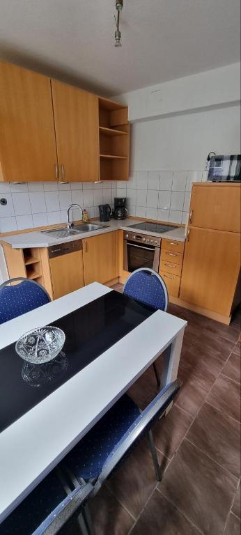 Kuchyň nebo kuchyňský kout v ubytování Monteurhaus in Hemer - Gemeinschaftsnutzung Küche und Bad