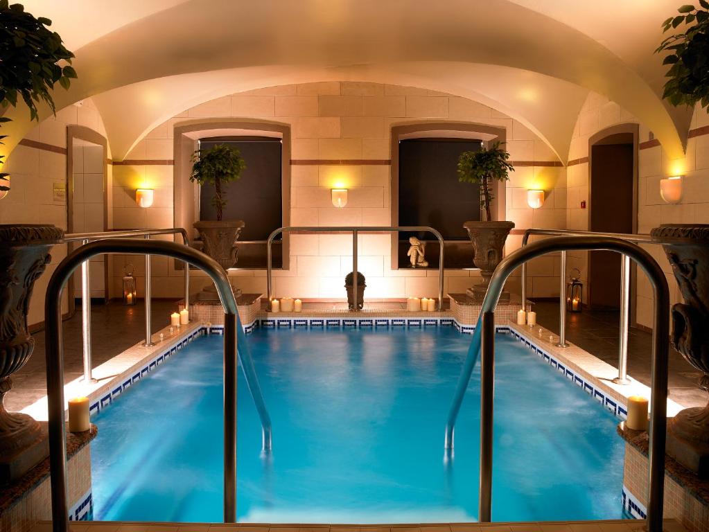 Bazén v ubytování Faithlegg Hotel nebo v jeho okolí
