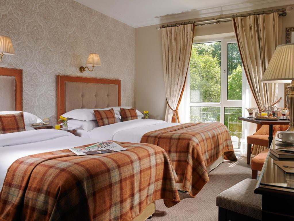 Postel nebo postele na pokoji v ubytování Faithlegg Hotel
