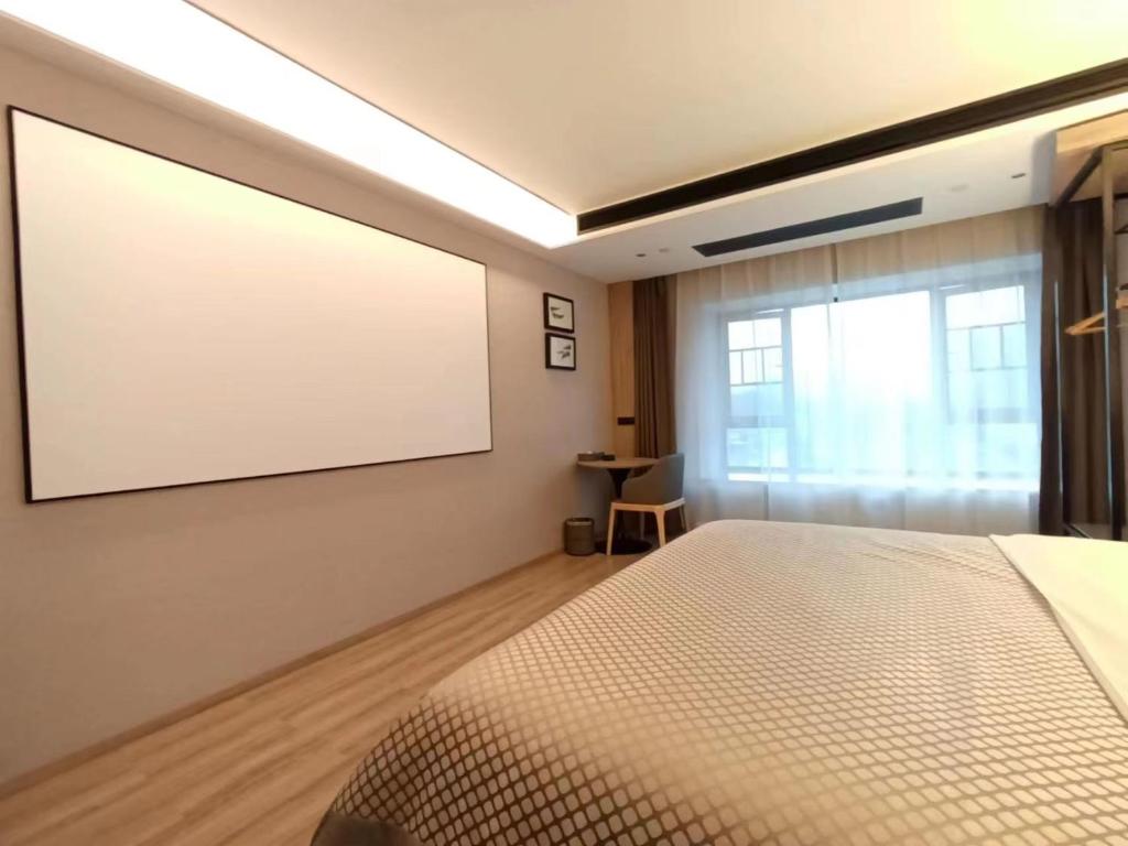 a bedroom with a large projection screen on the wall at Morning Hotel, Liuyang Country Garden Municipal Government in Liuyang