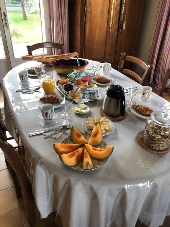 Jedlo v ubytovaní bed & breakfast alebo blízkom okolí