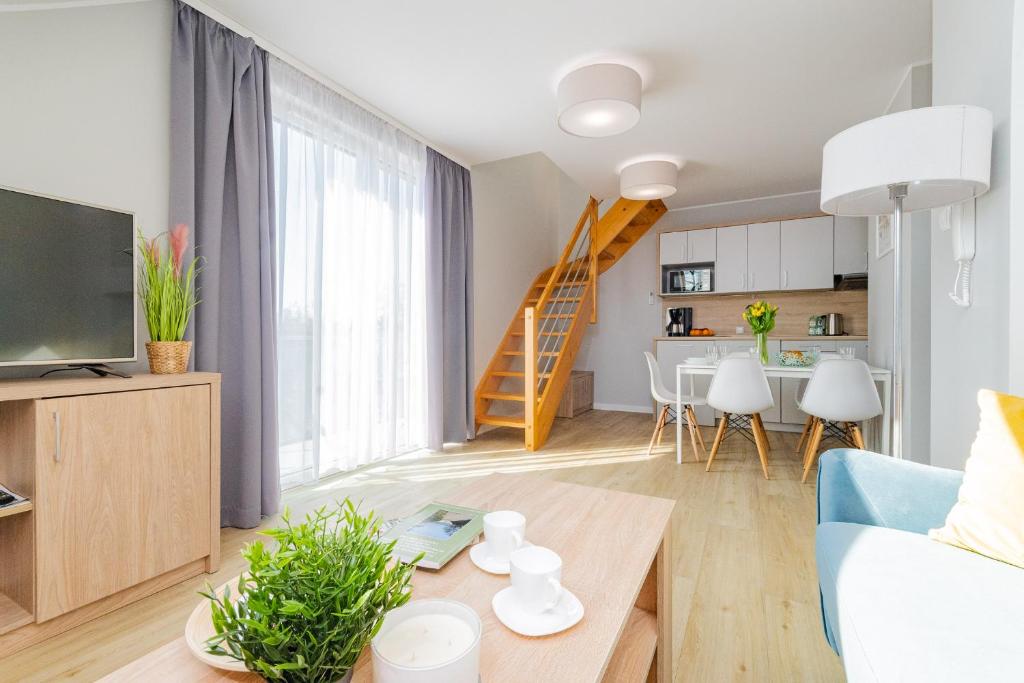 a living room with a couch and a table at APARTAMENTY MIERZEJA - STEGNA FOREST, Klimatyzacja, Przyjazne Zwierzętom, Bezpłatny Meleks in Stegna